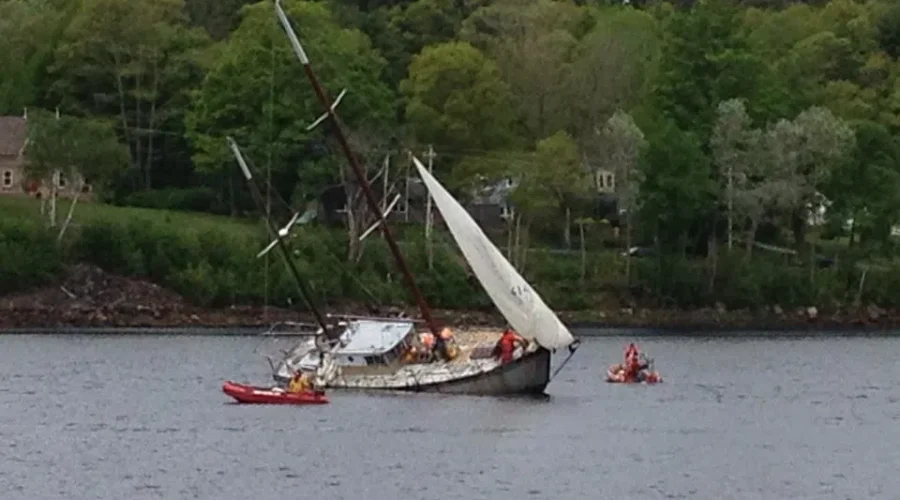 Bridgewater: No Injuries After Sail Boat Capsizes