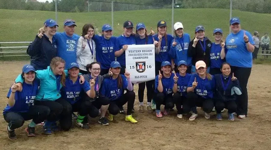 Seahawks, Vikings Capture Regional Softball Titles