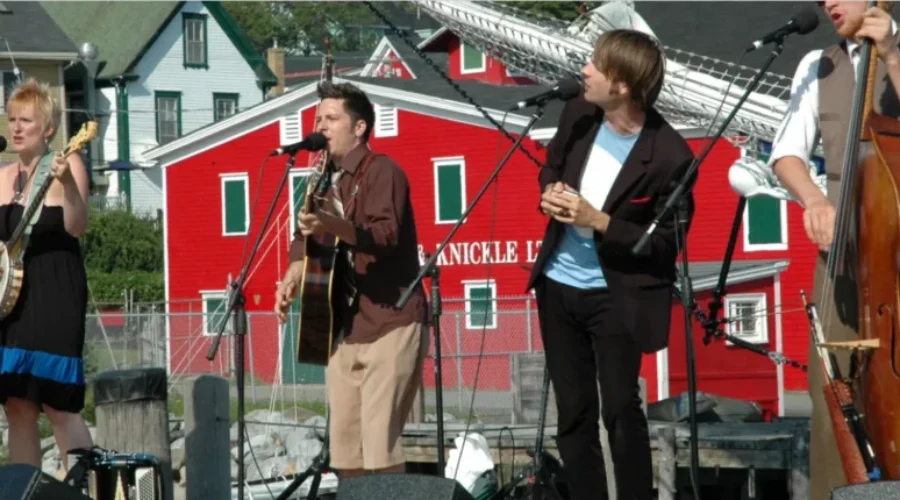 Lunenburg Prepares To Get Folksy