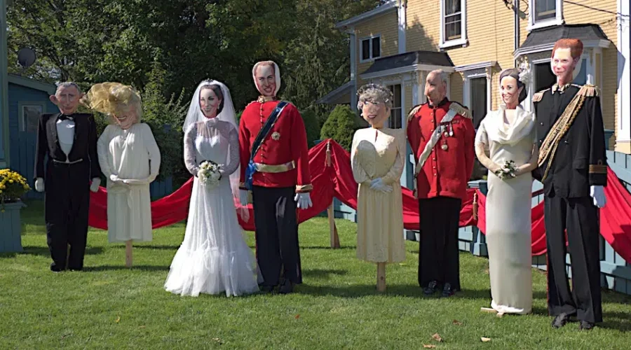 Scarecrow Festival Opens in Mahone Bay