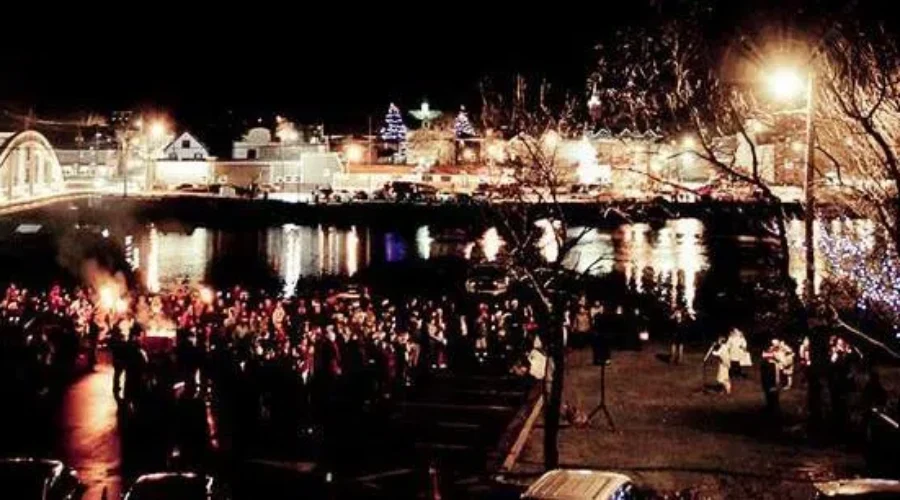 Queens Ready to Celebrate Christmas on the Mersey