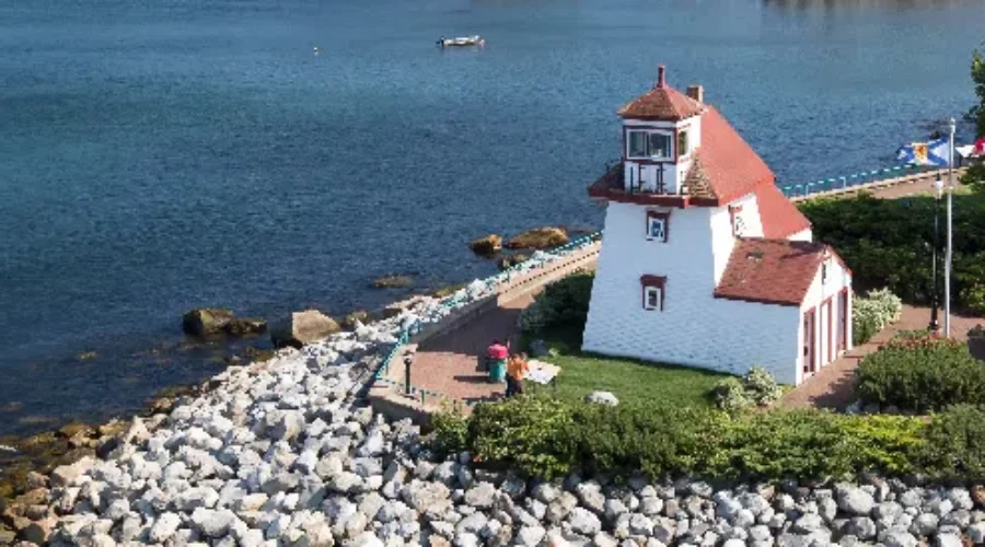 Lane’s Privateer Inn Awarded Contract To Operate Fort Point Lighthouse
