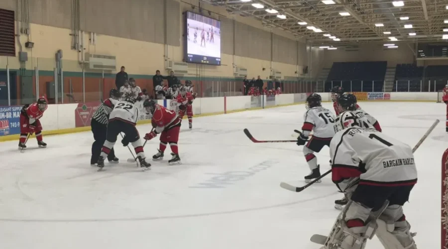 Western Hurricanes Drop 4-2 Contest To Valley In Yarmouth