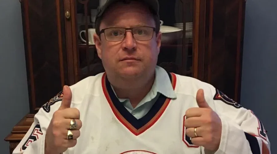 Liverpool: Father and Son Travel 5,700 Kilometres For Game 7 Hockey Game