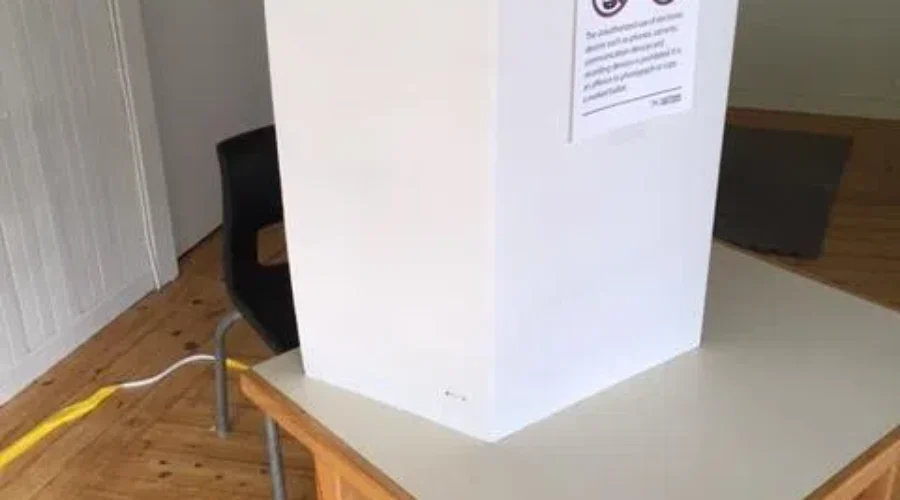 Liberals Win Second Majority Government