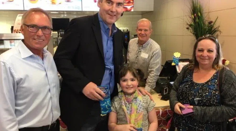 Premier Keeps Lunch Date With Local Girl
