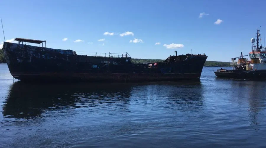 VIDEO: MV Farley Mowat Removed From Shelburne Wharf