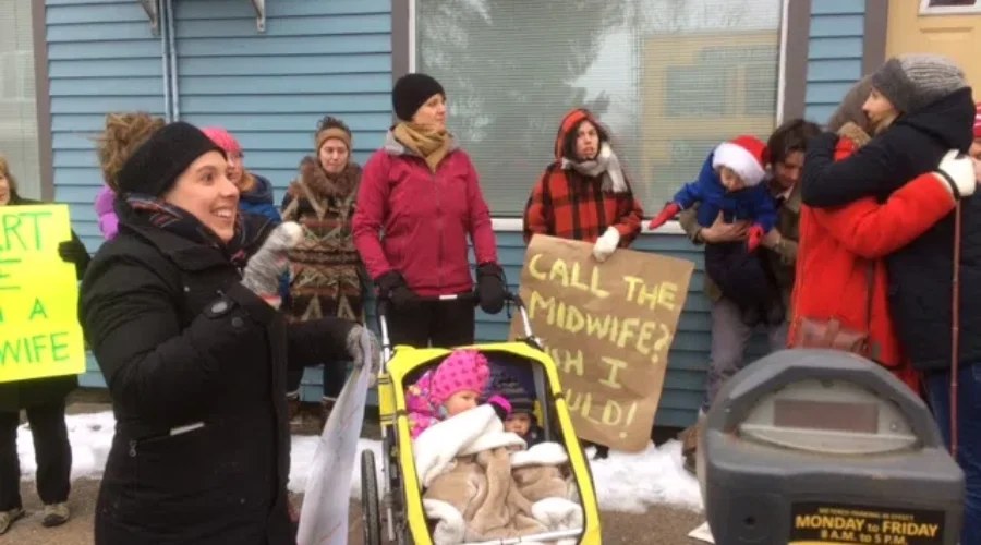Nova Scotia NDP Starts Petition For Midwifery Services