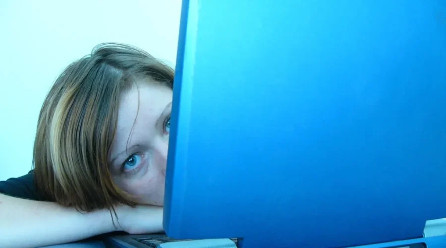 Survey Shows Winter Affects Moods In The Workplace