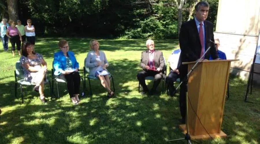 Premier Commits Half Of Offshore Royalty Revenue Windfall To Rural Internet