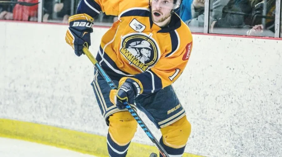 Mariners Forward Brent Broaders Receives Ball Hockey Award In Memory Of Humboldt Broncos Captain