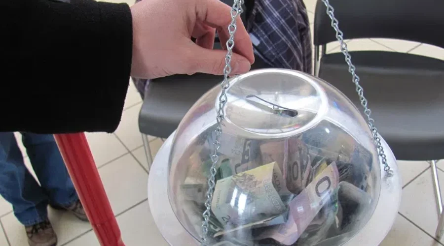 Sally-Ann Looking For Volunteers To Help Meet Christmas Kettle Goals
