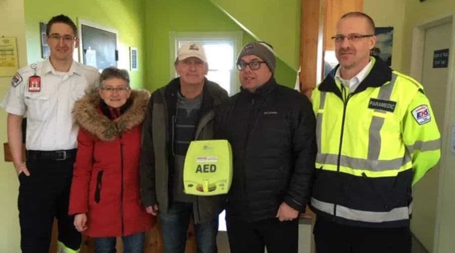 Defibrillator Donated To Lunenburg Visitor Information Centre
