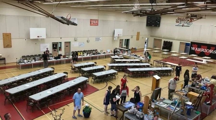 High School Gathering Donations For Scholarship Auction