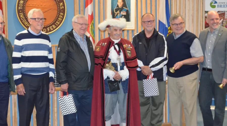Bridgewater: Past and Present Mayors Salute Retiring Town Crier