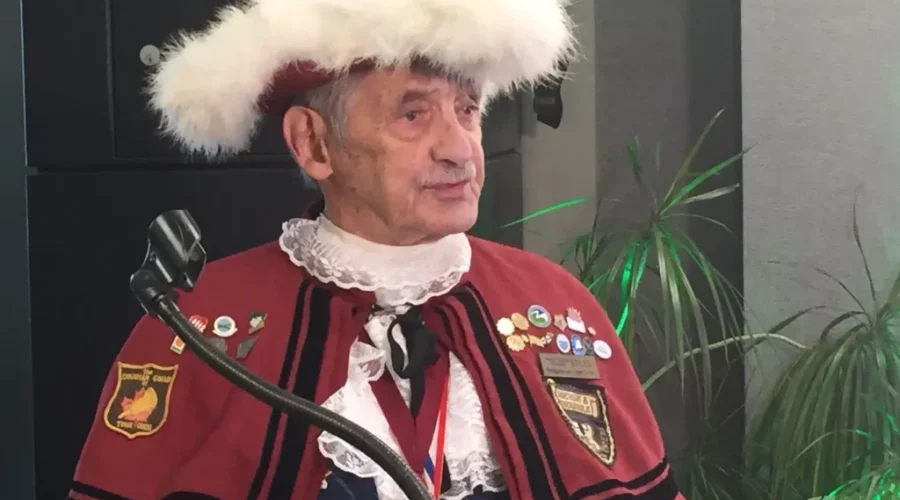 Bridgewater Town Crier Retires After 40 Years of Service