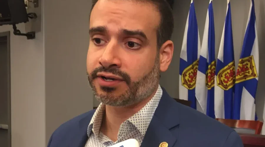 Education Minister Says Meeting With Student Would Violate HR Rules