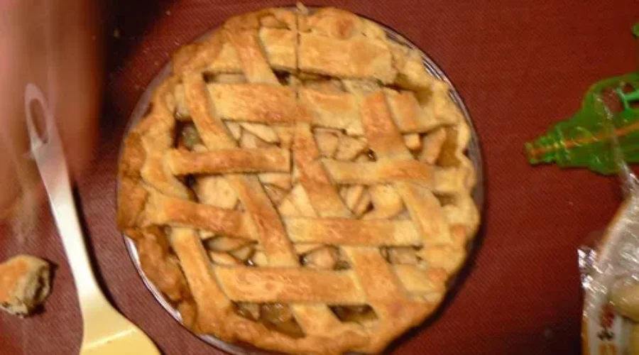 Cheese On Pie – No, Not Pizza Pie, But Apple!