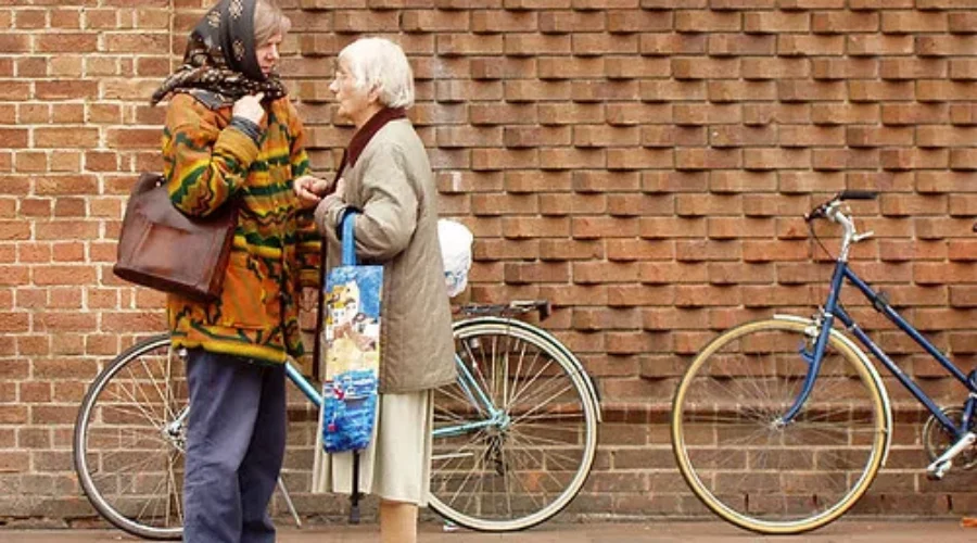 Listener’s Dilemma – Mom Gossips About Me