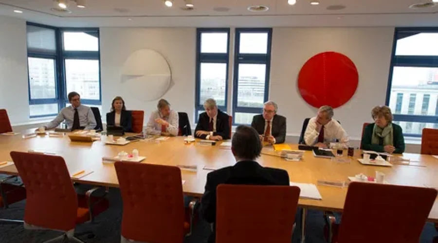 Listener’s Dilemma – Husband Pretends He Doesn’t Know Her