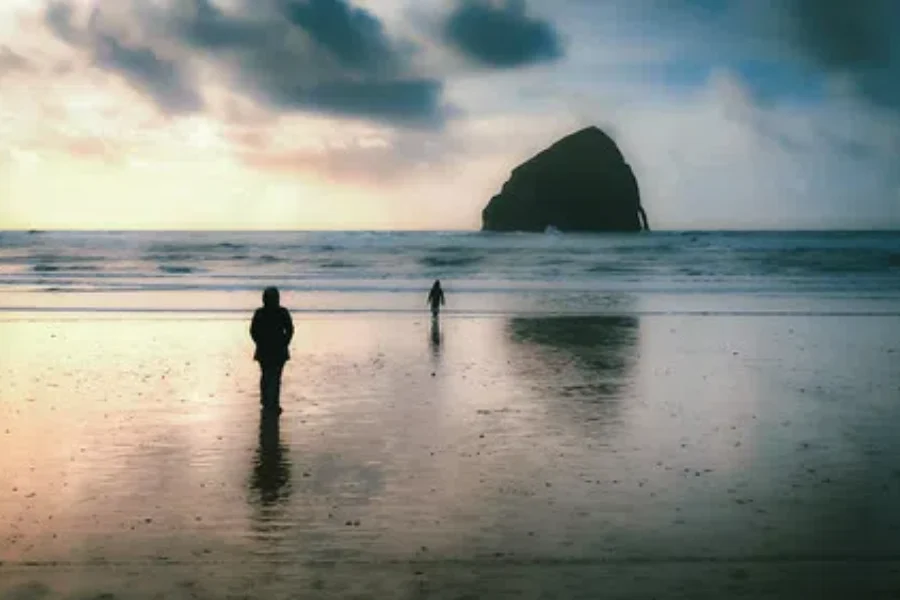 Pushy Mom versus Frumpy Daughter