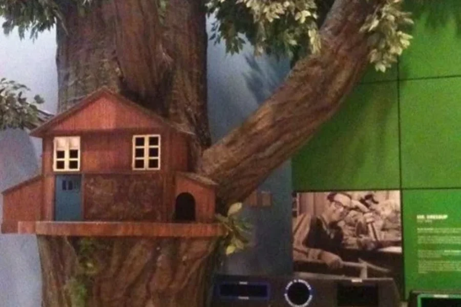 2 Childhood Friends With A Public Service Message For Us!