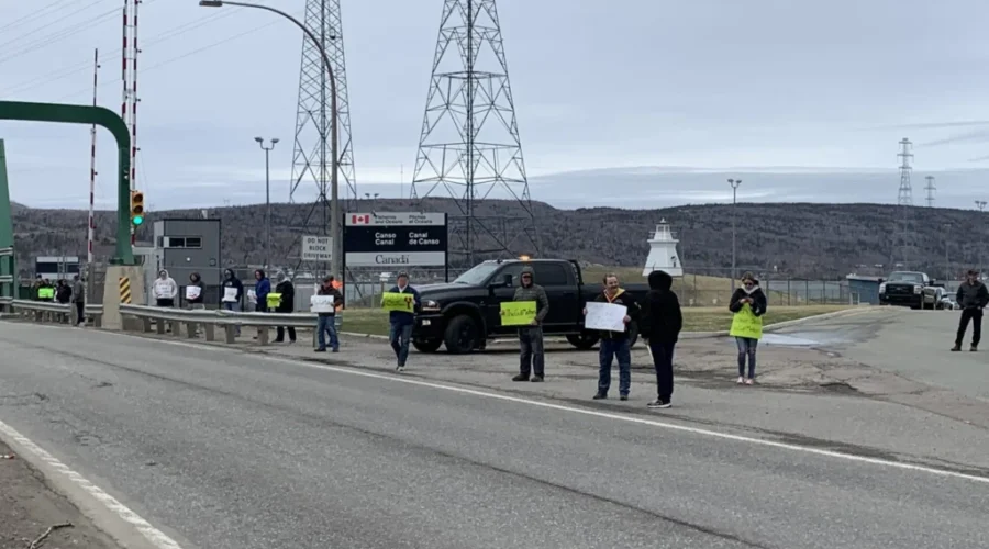 Fishermen protest for open lobster season at causeway