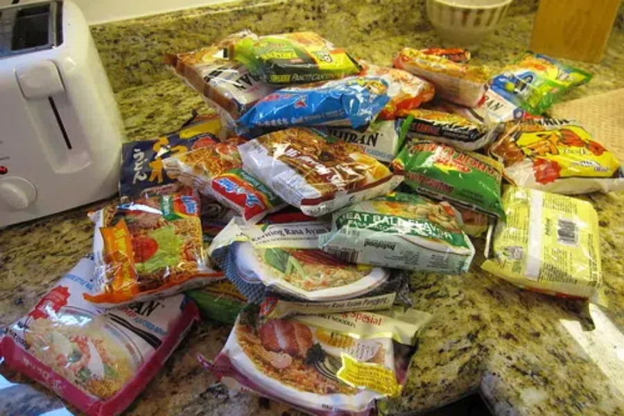 Eating Noodles – Spoon Or Fork?