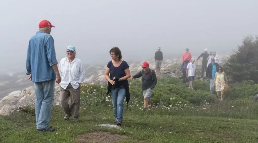 Beachgoers Protest No Trespassing Signs on Hell Point