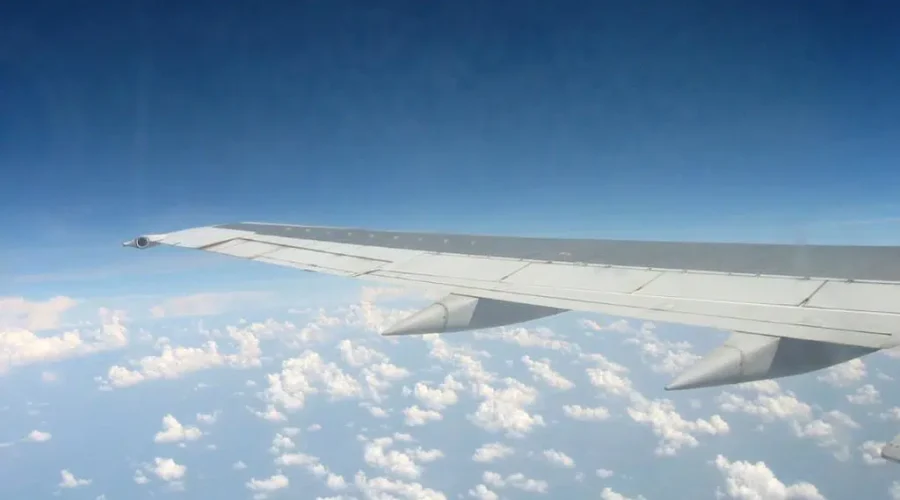 Canada Temporarily Suspends Passenger Flights From U.K.