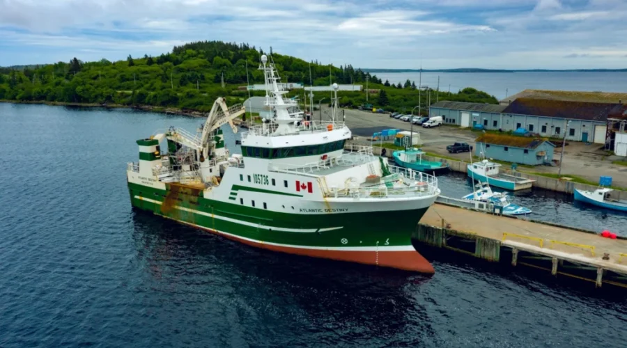 Update: Rescue crews begin lifting 31 Crew Members Off Atlantic Destiny