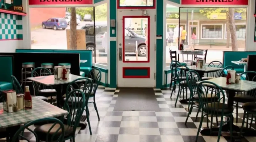 Staff Shortages Cause Many Restaurants To Reduce Service Hours