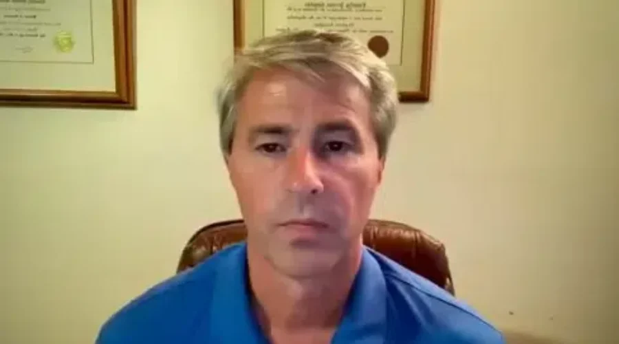 ‘Grow Up:’ Premier to COVID protestors at top doctor’s home