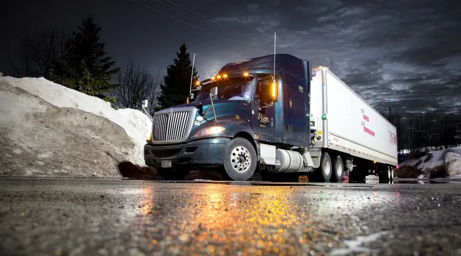 Feds changing course on vaccine mandate for Canadian truckers