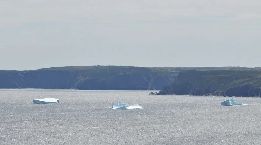 Nova Scotian shrimp boat heading home after ice damage