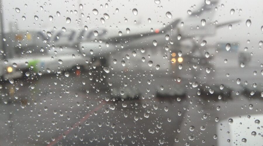 Crews restoring power on Christmas Eve