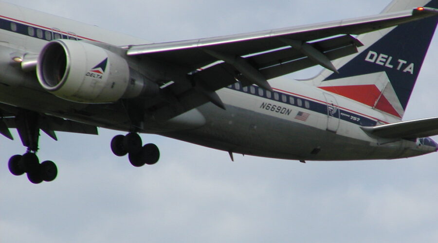 US Flights Cancelled/Delayed After Mass FAA Outage South of The Border