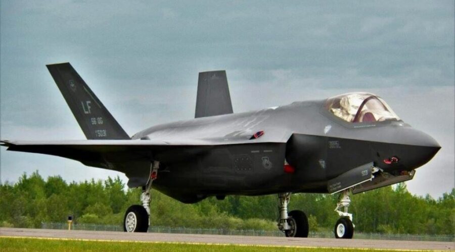 Canada Adopting F-35 Fighters