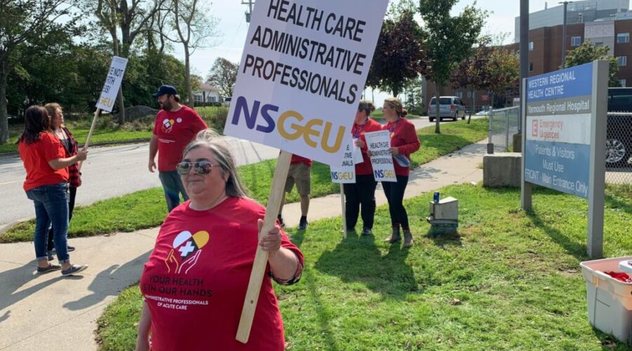Thousands of healthcare administrative professionals rally in NS