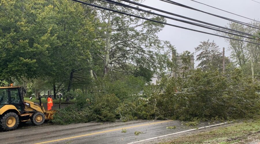 UPDATE 7:00PM: Tropical cyclone Lee reaches Bay of Fundy, NS Power outage numbers starting to drop