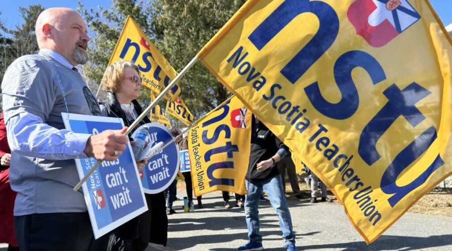 NSTU members vote 98% in favour of strike action