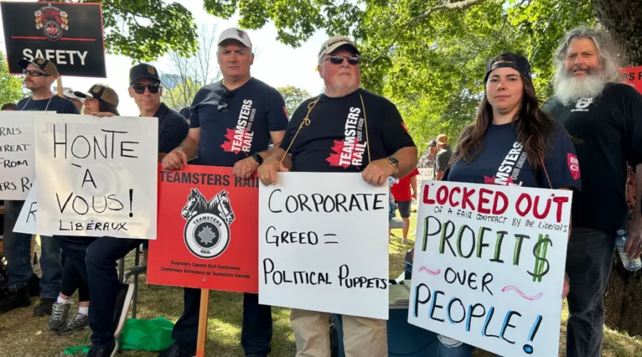 Rail workers call out feds after labour board prevented strike