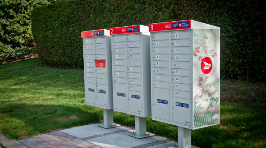 Canada Post strike hurting retailers, but Union says workers are also hurting