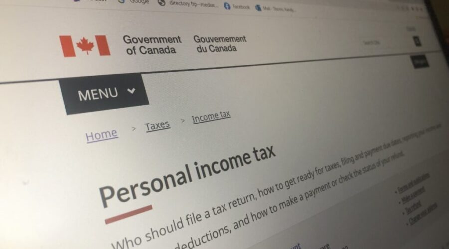 Volunteer tax clinics help Canadians file returns