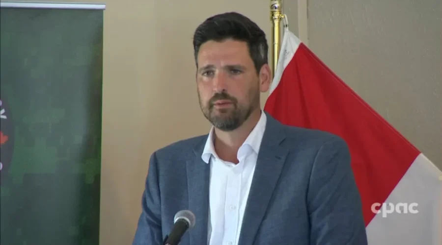 Former Liberal MP Sean Fraser changes mind, running for re-election