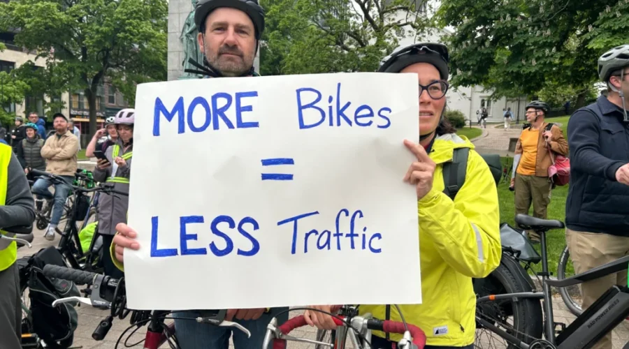 Premier backs Halifax mayor on rejected bike lane pause