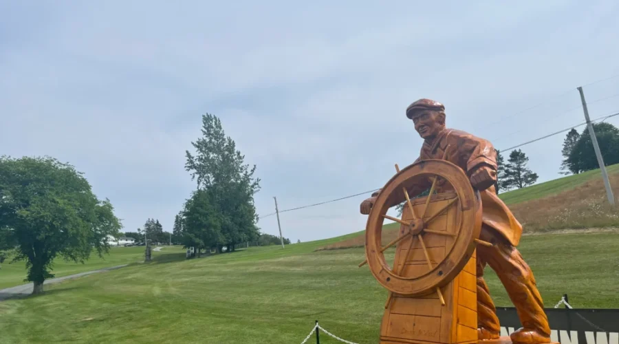 Bluenose Golf Club unveils life-size sculpture of Captain Angus Walters