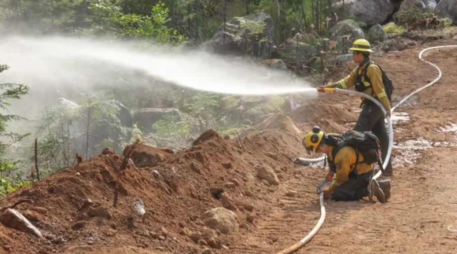 Long Lake wildfire size grows, containment efforts continue