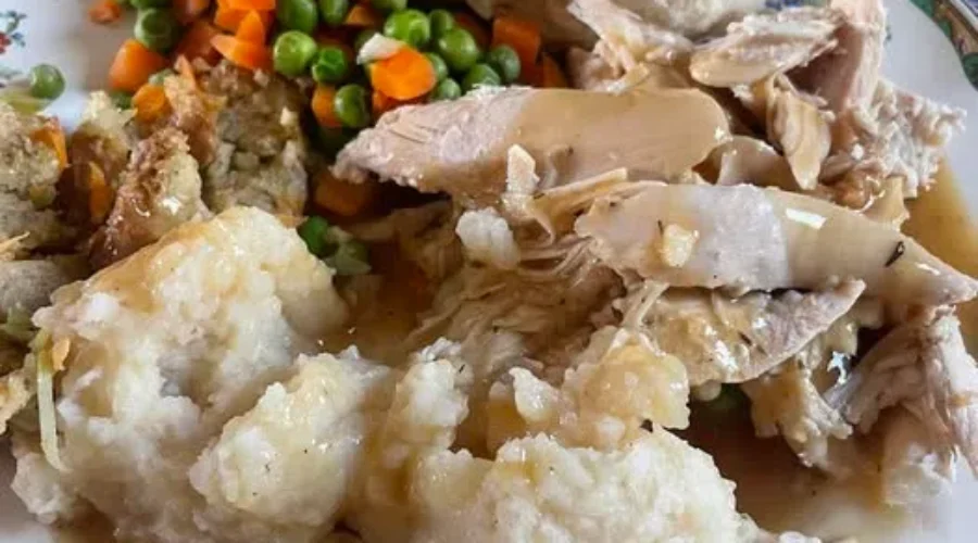 Long Lake wildfire evacuees treated to turkey dinner