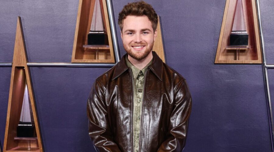 Alex Warren says he did not drop Sommo Festival for different gig